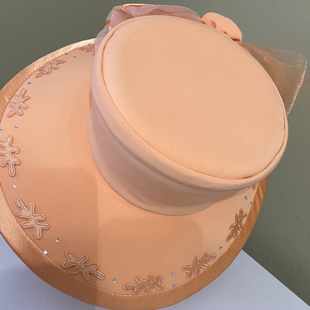 Gorgeous Church / Dress Hat by Lisa Rene’ - Picture 4 of 10